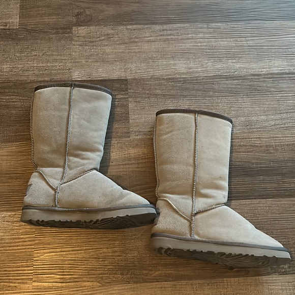 Classic tall w6 Uggs - Picture 2 of 7